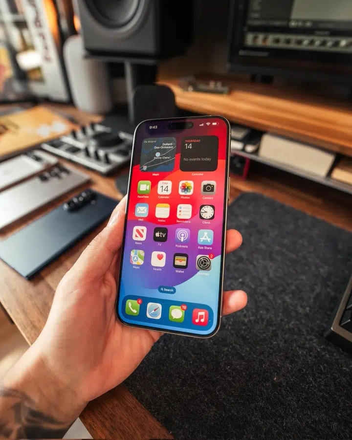 iPhone 17 يتخلى عن التيتانيوم